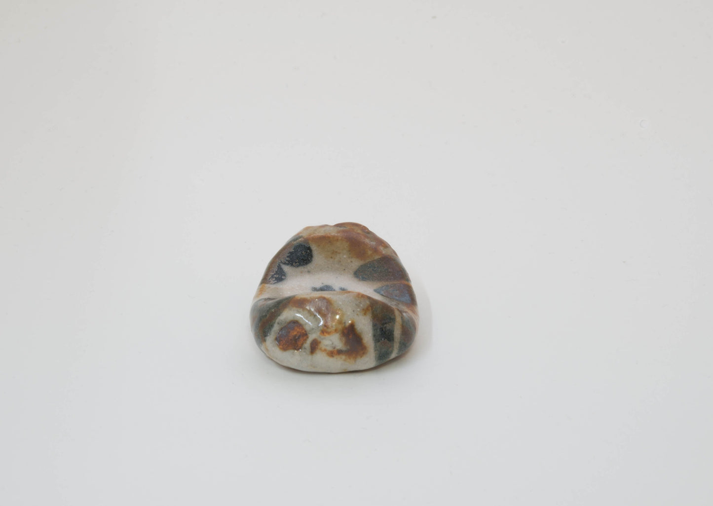 Earthenware Chopstick Rest with Hand-Drawn Camellia by Kazuji Sato ★FREE SHIPPING