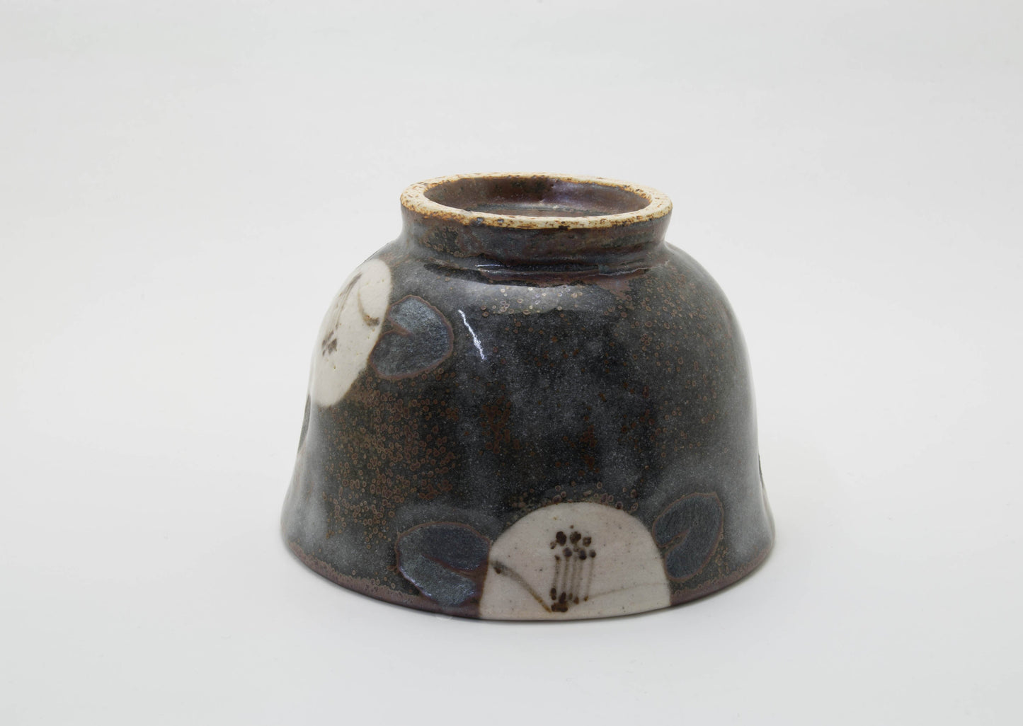 Earthenware Cup with Hand-Drawn Camellia Drawn by Zoho-gama