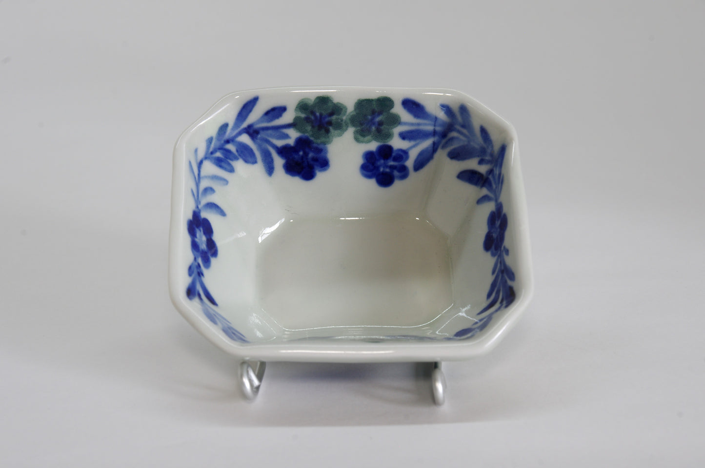 Small Rectangle Semi-Porcelain Deep Dish with Hand-Drawn Flower by Shiho Tanaka