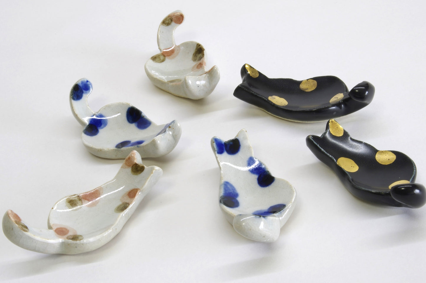 Earthenware Chopstick Rest with Hand-Drawn Dot in Seto Ware ★FREE SHIPPING