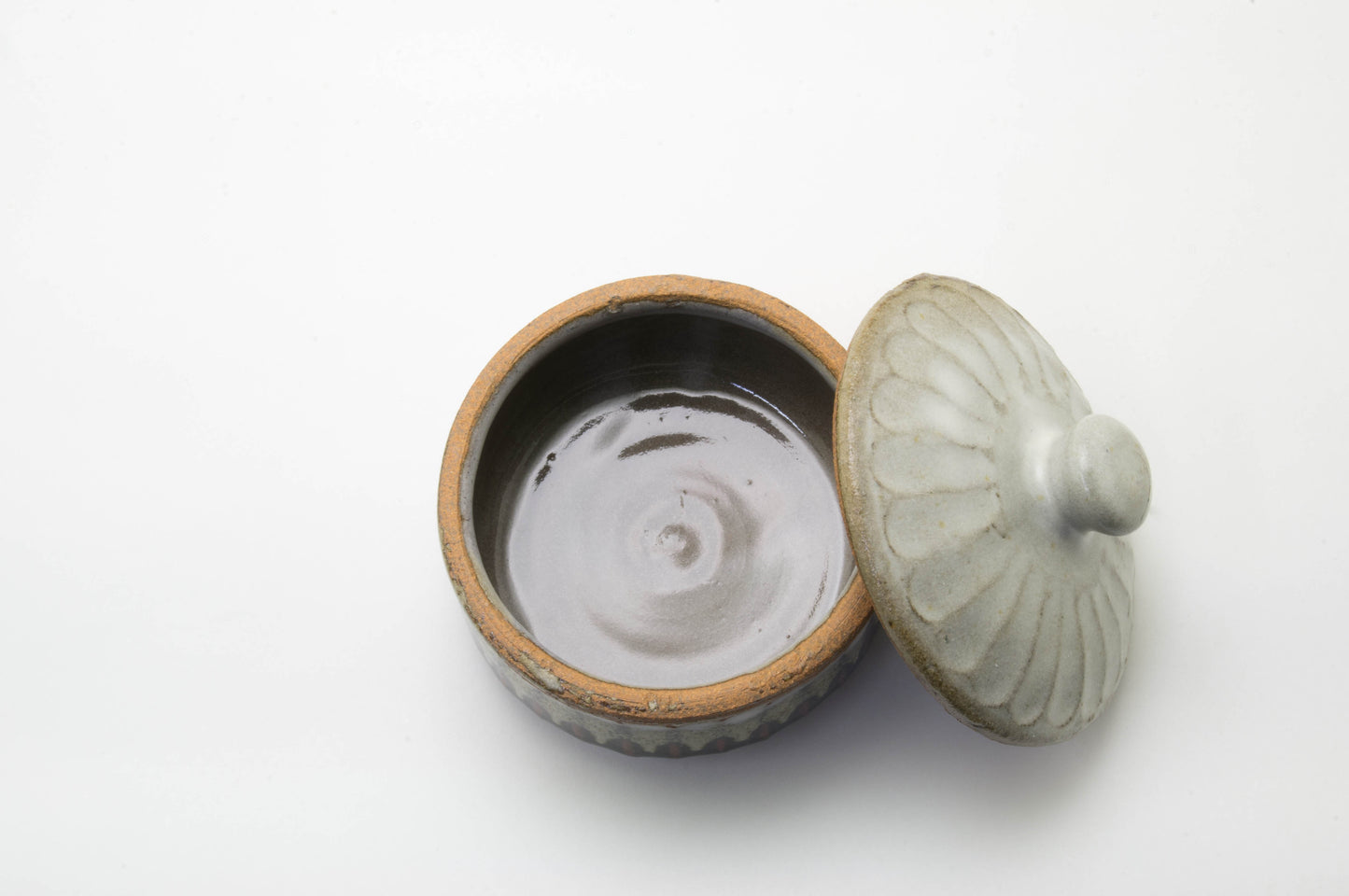 Small Earthenware Jar with a Lid by Toshihiko-gama