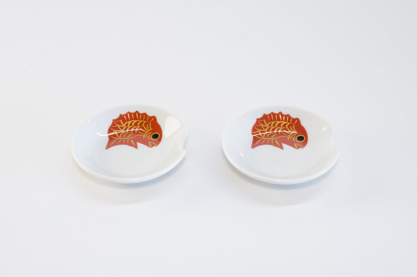 Porcelain Chopstick Rest with Hand-Drawn Sea Bream Drawn by Zoho-gama