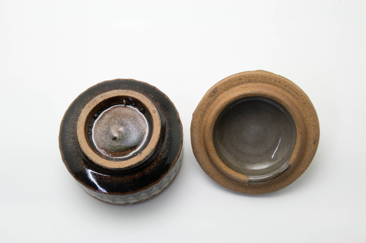 Small Earthenware Jar with a Lid by Toshihiko-gama