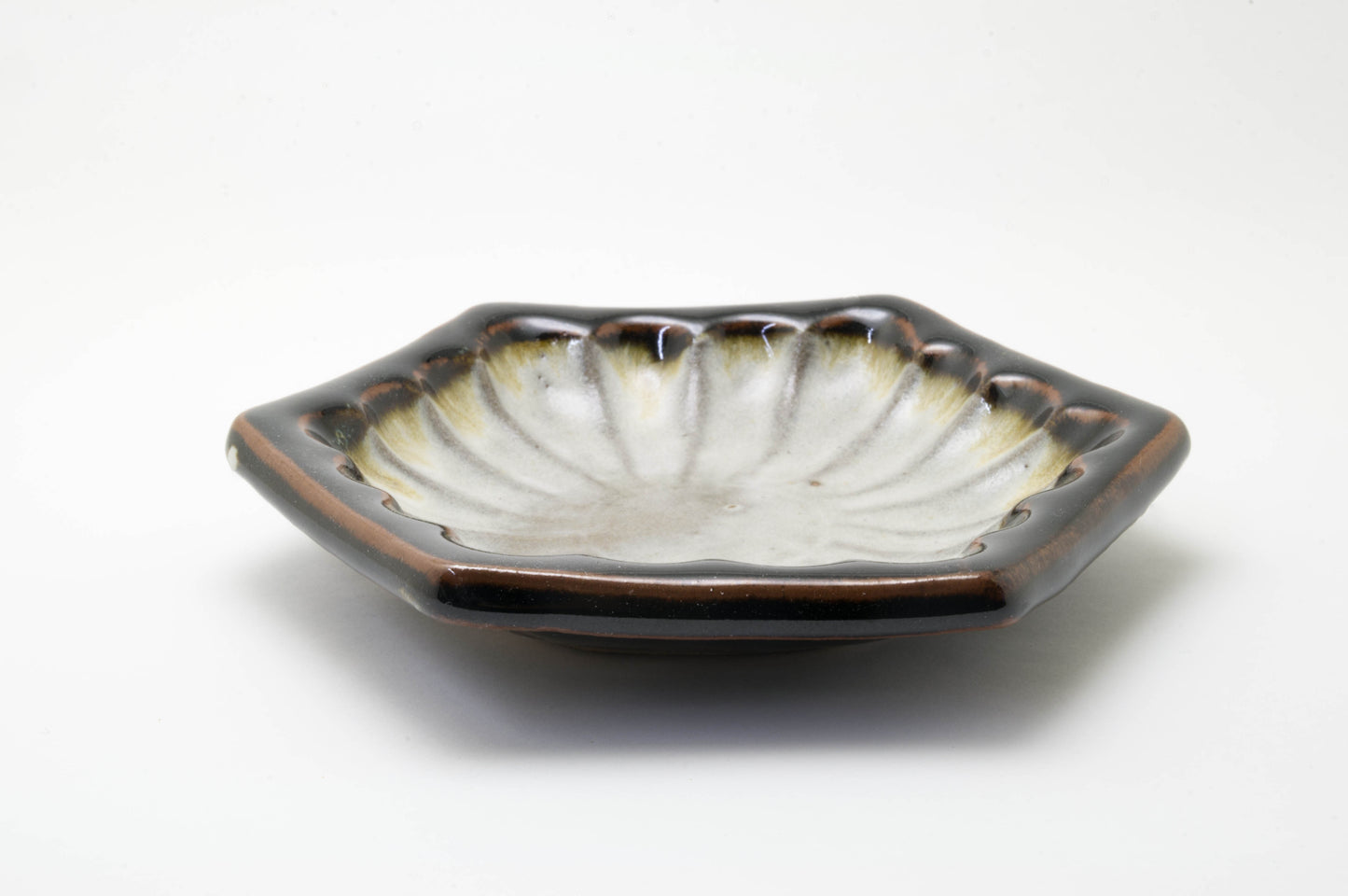 Hexagon Earthenware Plate by Toshihiko-gama