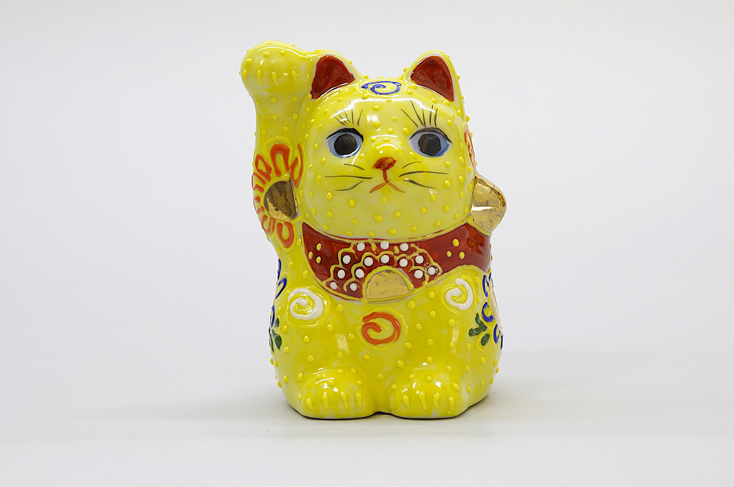 Porcelain of Maneki Neko in Kutani Ware [Ornament]