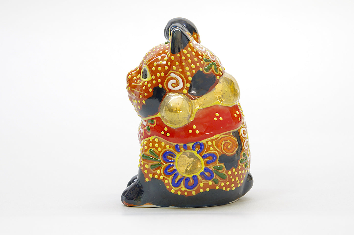 Porcelain of Maneki Neko in Kutani Ware [Ornament]