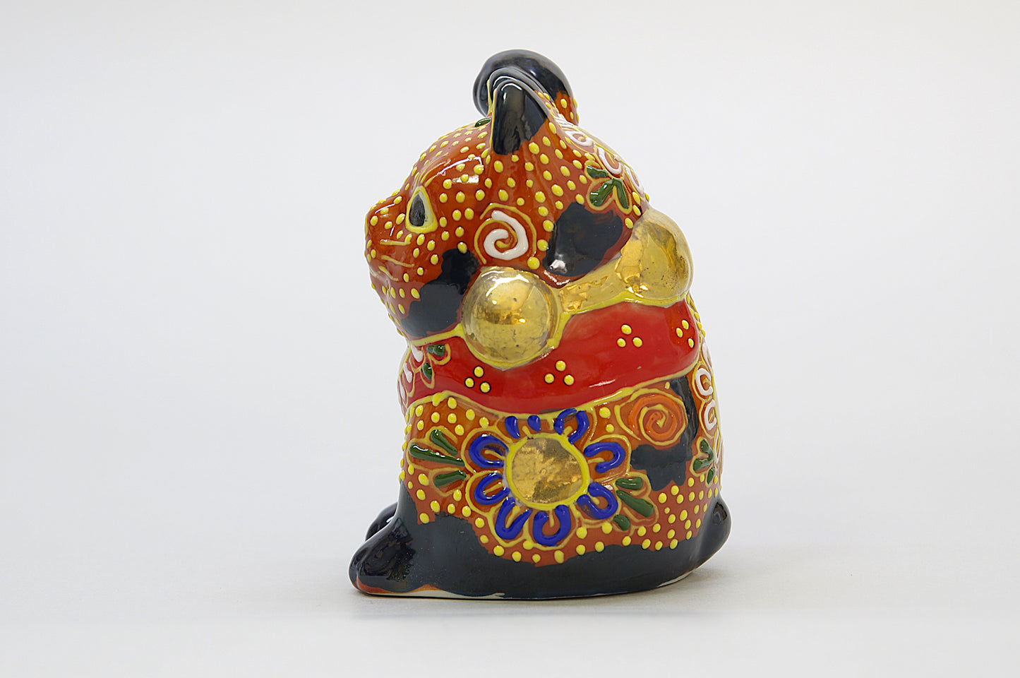 Porcelain of Maneki Neko in Kutani Ware [Ornament]