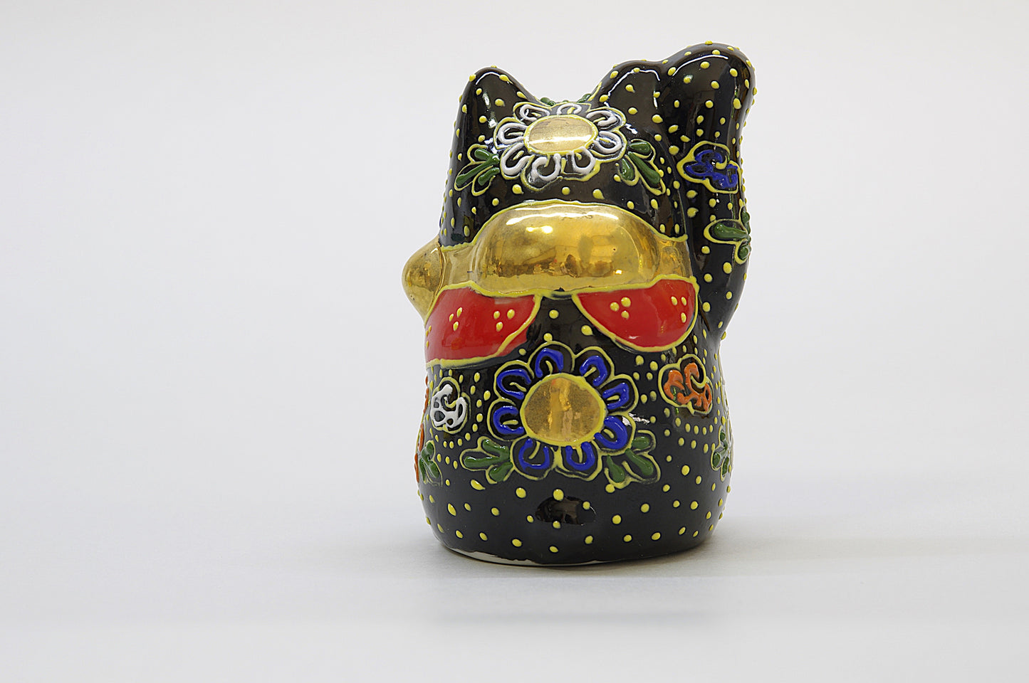 Porcelain of Maneki Neko in Kutani Ware [Ornament]