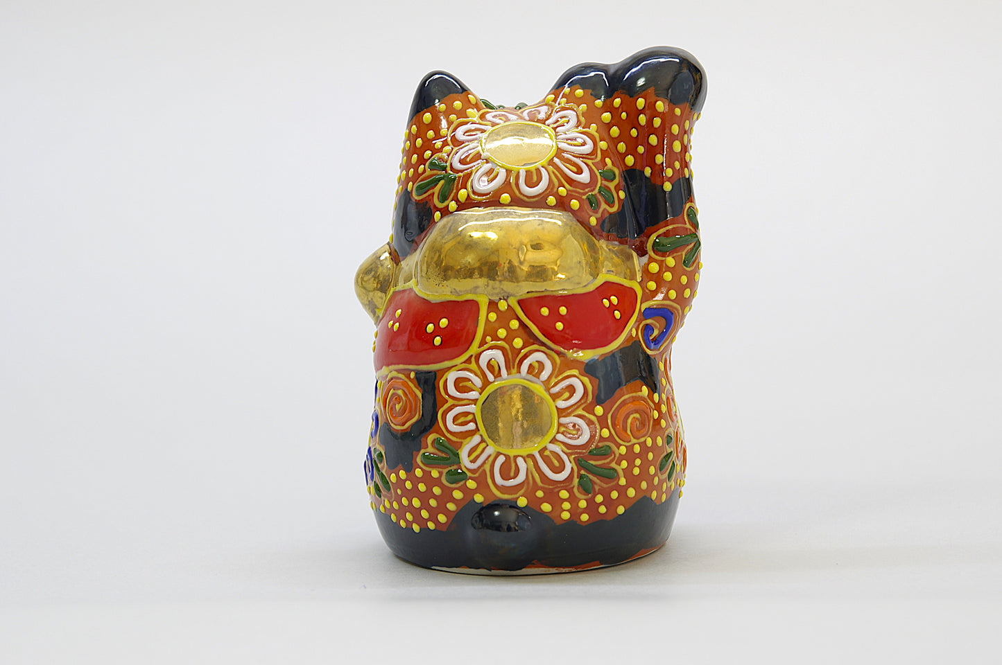 Porcelain of Maneki Neko in Kutani Ware [Ornament]