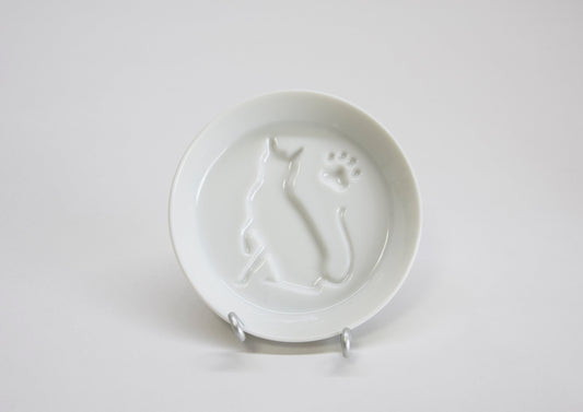 Porcelain Small Plate with Embossed Cat by Maiwa-gama