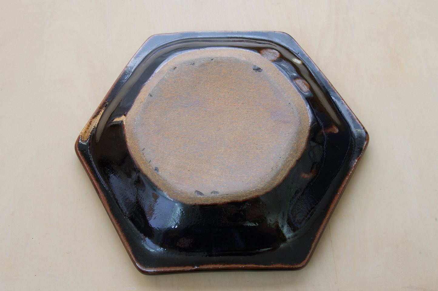 Hexagon Earthenware Plate by Toshihiko-gama