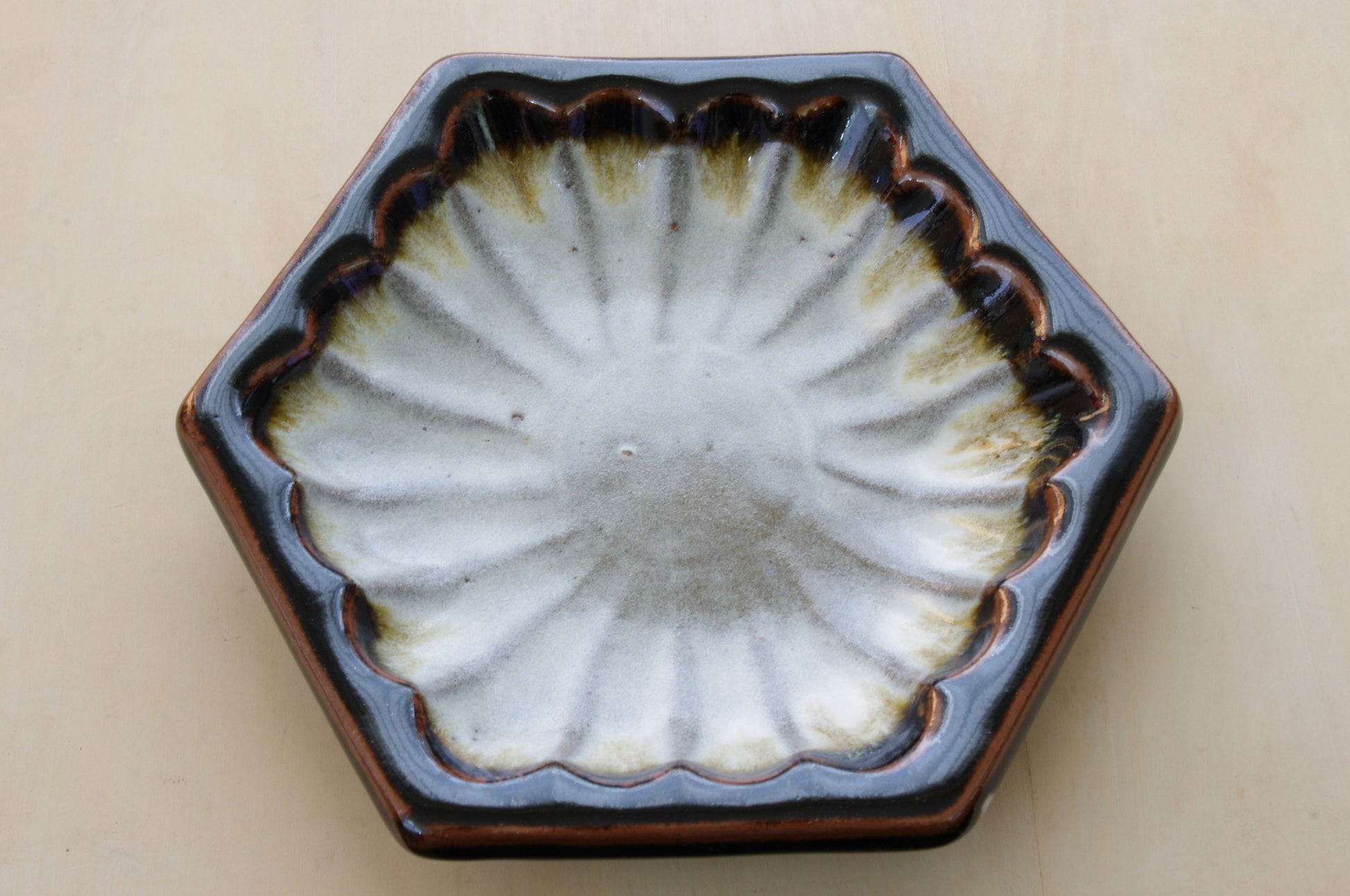 Hezagon Earthenware Plate 