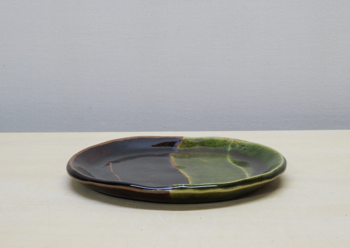 Round Earthenware Plate in Bicolor by Nobuya Yoshioka